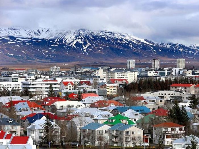 Tổng GDP của 3 nước Iceland, Afghanistan, và Costa Rica là gần 105 tỷ USD. Con số này vẫn thấp hơn tài sản của ông chủ Amazon. Ảnh: Getty.