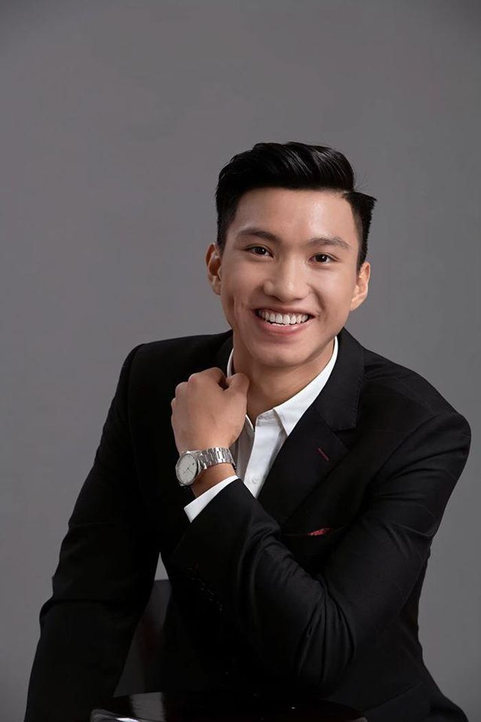 Xuân Lan cũng khoe ảnh Văn Hậu trên trang cá nhân. Siêu mẫu cho biết đây là bộ ảnh cô thực hiện cùng cầu thủ người Thái Bình vào đầu năm nay. "Nụ cười đẹp nhất đêm nay. Giỏi quá Văn Hậu ơi. Muốn khóc quá", Xuân Lan xúc động.