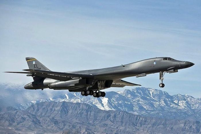  Dự án Lancer hồi sinh với biến thể B-1B ngày 2-10-1981 theo lệnh của của Tổng thống Ronald Reagan, nhưng được áp dụng nhiều thay đổi lớn. 
