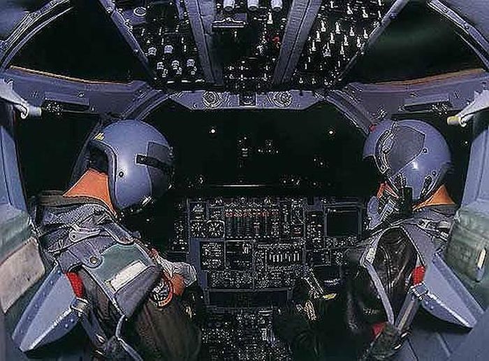  Thiết kế B-1B tối ưu cho nhiệm vụ xâm nhập không phận đối phương ở độ cao nhỏ và ứng dụng nhiều cải tiến để giảm diện tích phản xạ radar. 
