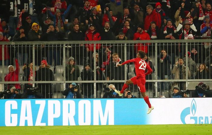 Bayern là đội tận dụng cơ hội tốt hơn để mở tỷ số. Phút 14, Kingsley Coman chạy chỗ, đón đường chuyền của Serge Gnabry rồi tung cú dứt điểm gọn gàng đánh bại thủ môn Gazzaniga.
