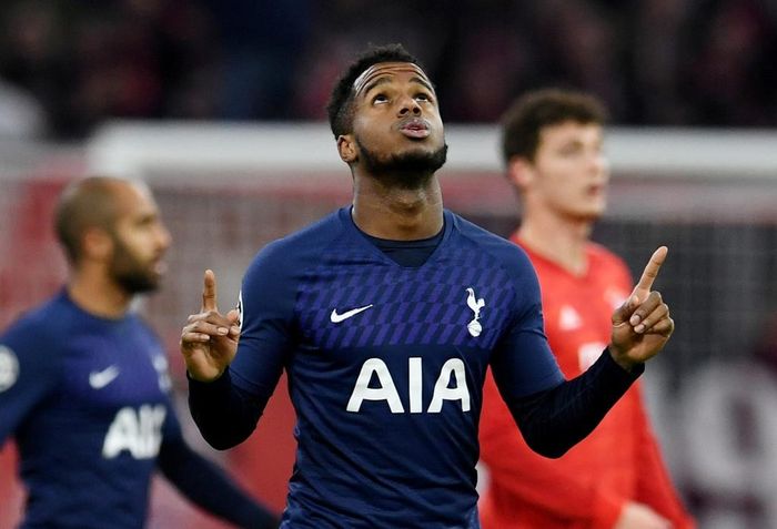 Tottenham sớm đẩy cao đội hình tấn công và có bàn gỡ hòa chỉ 6 phút sau do công của sao trẻ Ryan Sessegnon. Nỗ lực cắt bóng của Boateng trở thành đường kiến tạo cho cựu cầu thủ Fulham tung cú sút căng hạ gục Neuer.