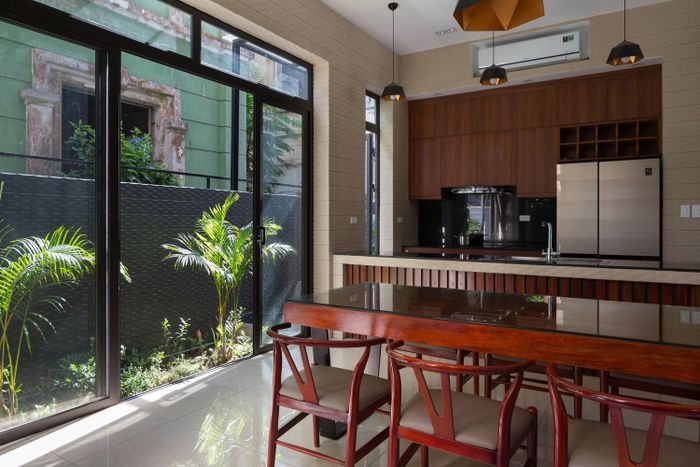 Phòng ăn được thiết kế đơn giản.