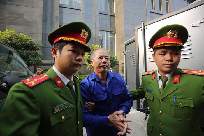 Trước đó, Nguyễn Văn Đông khá bình thản trước tội lỗi mình gây ra