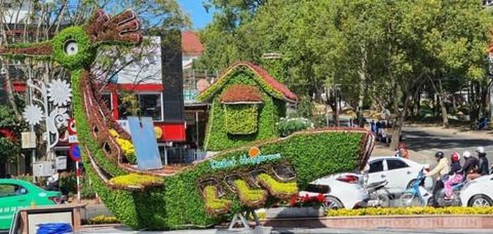Cận cảnh một chú hạc đang hoàn thiện