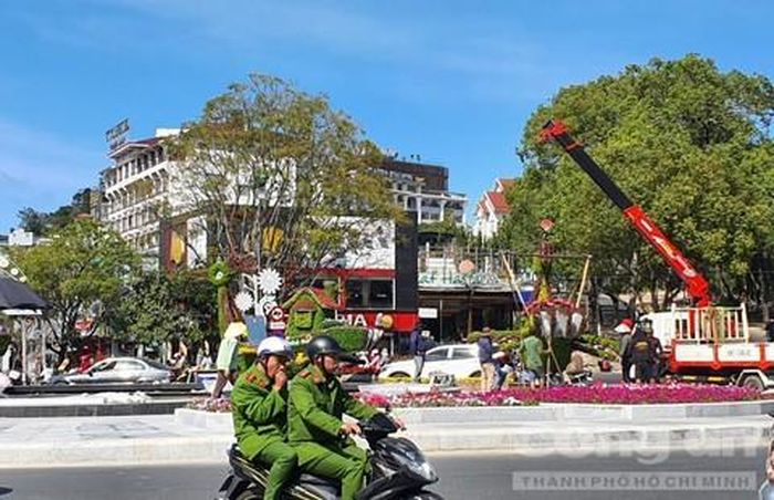 Lực lượng Công an làm nhiệm vụ