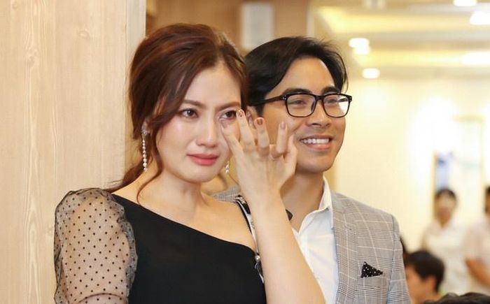 Cặp đôi xác nhận chia tay vào cuối tháng 11.