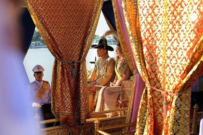 Hình ảnh Nhà vua Thái Lan và Hoàng hậu.