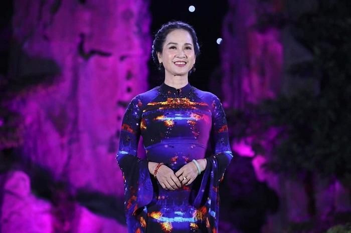  NSND Lan Hương trình diễn áo dài tại triển lãm Áo dài mùa cưới 2020
