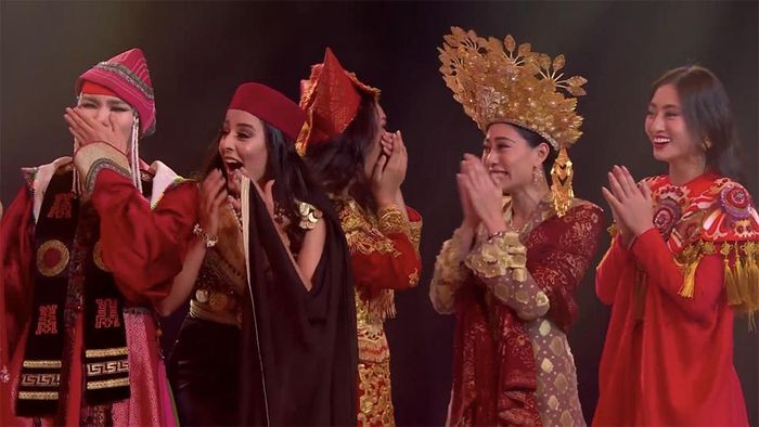 Với việc lọt top 10 dự án Nhân ái xuất sắc nhất Miss World 2019, Lương Thùy Linh cùng 9 thí sinh còn lại đã giành được cơ hội lọt vào top 40 trong đêm chung kết.