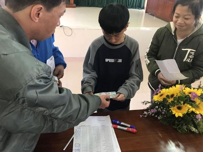 Hội Chữ thập đỏ Phường 3 (Đà Lạt) vận động trao học bổng giúp học sinh khó khăn