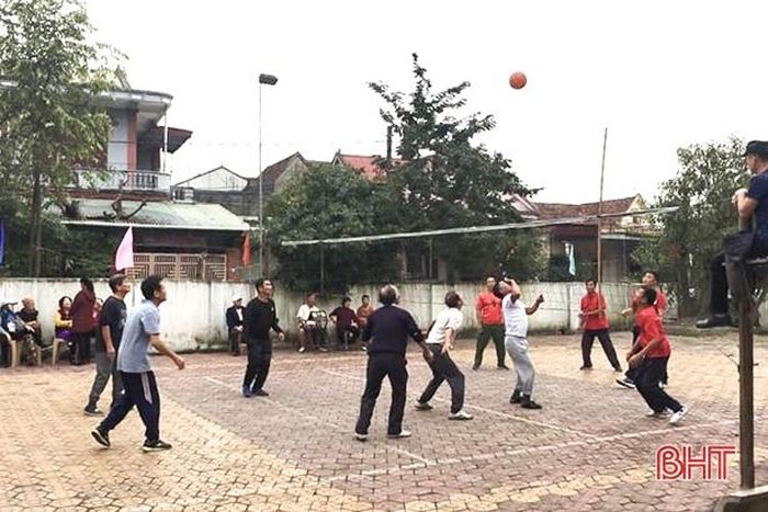 Cùng với giao lưu văn nghệ, các hoạt động thể thao đã được tổ chức