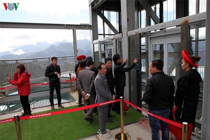  Giá vé được Ban quản lý khu du lịch bán ra là 400.000 đồng/người lớn và 200.000 đồng/1 trẻ em cao trên 1m/lượt. 