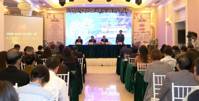 Toàn cảnh họp báo