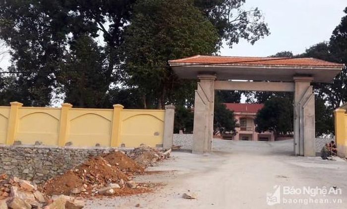 Trung tâm Bồi dưỡng chính trị huyện Thanh Chương đang trong quá trình nâng cấp, sửa chữa để phục vụ yêu cầu bồi dưỡng cán bộ của địa phương. Ảnh: Thanh Quỳnh