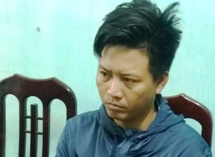 Trong vai một nhân viên tiếp thị, Hoàn đã đưa ma túy xuôi Nam, ngược Bắc