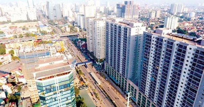 Cao ốc mọc lên dày đặc trên nhiều tuyến phố Hà Nội. Ảnh: Anh Tuấn.