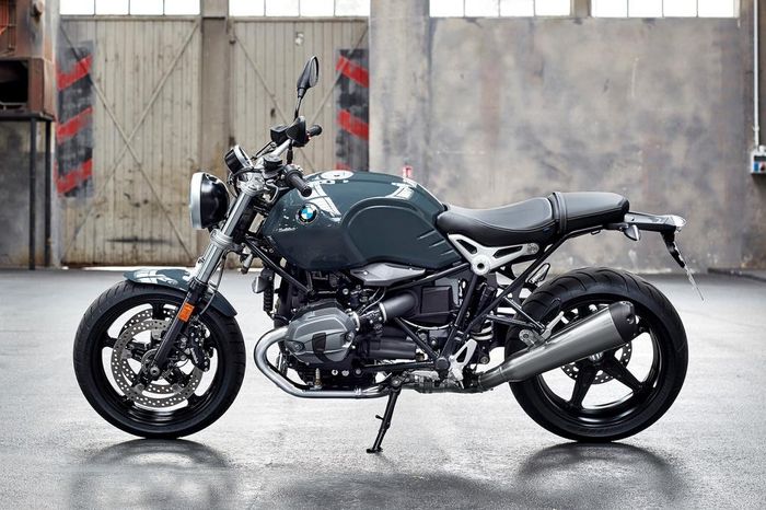 Ngoại hình của mẫu BMW R nineT Bull Face hoàn toàn khác biệt với kiểu dáng cơ bắp, khỏe khoắn ở xe nguyên bản. Chiếc xe độ trông già dặn, phong trần và bụi bặm hơn với các chi tiết mới kết hợp cùng một vài điều chỉnh ở hệ thống treo và khung sườn. Những thành phần quan trọng được giữ nguyên bao gồm động cơ, hệ truyền động và hệ thống phanh.