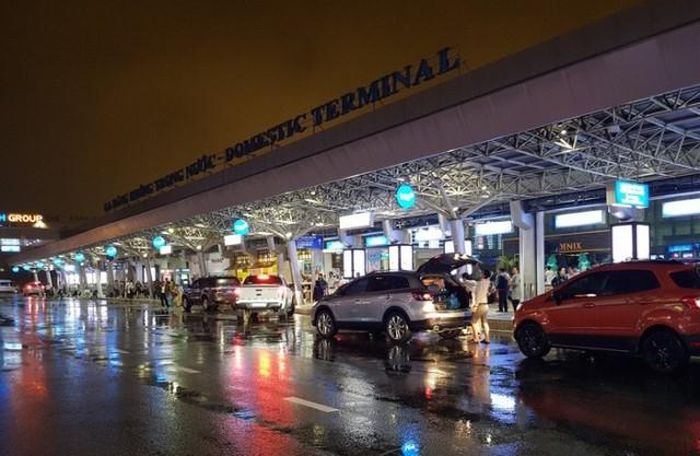 Hệ thống điện dự phòng được bật ngay sau đó.