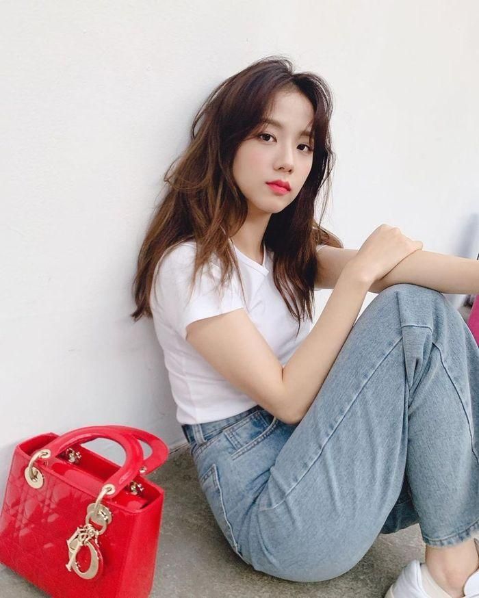 Không chỉ được netizen khen ngợi, nhan sắc của Jisoo còn khiến cả Kpop công nhận vì xinh đẹp và quá mức xuất thần. (Ảnh: Pinterest)