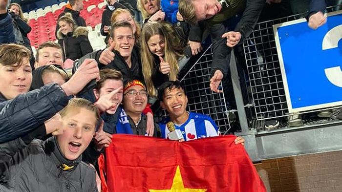 Văn Hậu chia vui cùng các CĐV