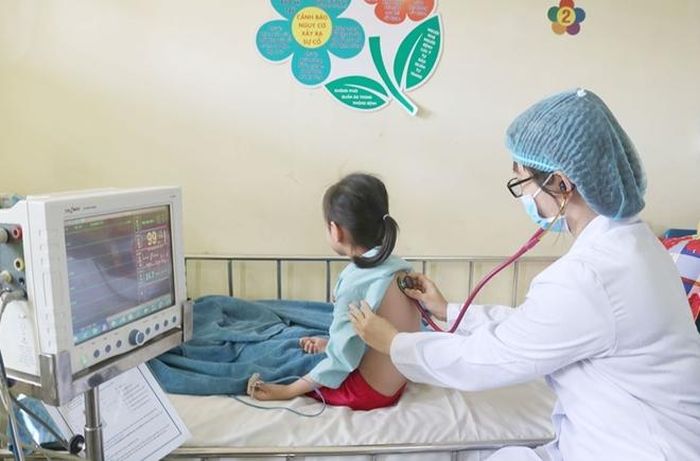 Sức khỏe của bé gái đang dần ổn định
