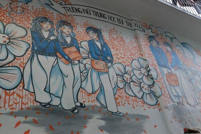 Bức họa nữ sinh Đà Lạt. Ảnh: Đặng Tuấn -TTXVN