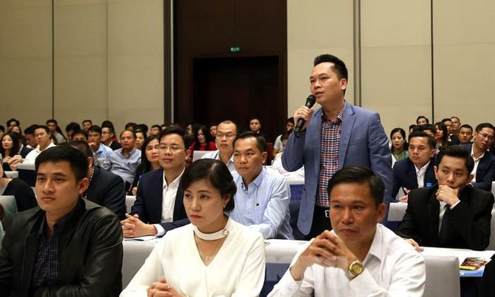 Nhiều câu hỏi đã được các doanh nhân trẻ gửi đến tọa đàm