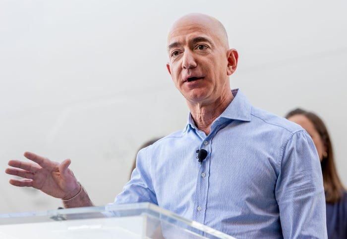 Jeff Bezos, nay đã 55 tuổi, là người giàu thứ hai trên thế giới với tài sản ròng 110 tỷ USD (2,5 triệu tỷ đồng).