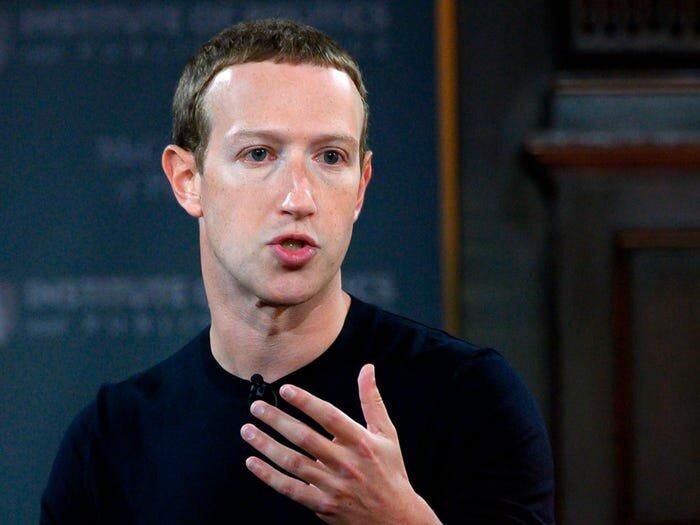 Zuckerberg, hiện 35 tuổi, sở hữu tài sản ròng trị giá 75,6 tỷ đô (1,7 triệu tỷ đồng).