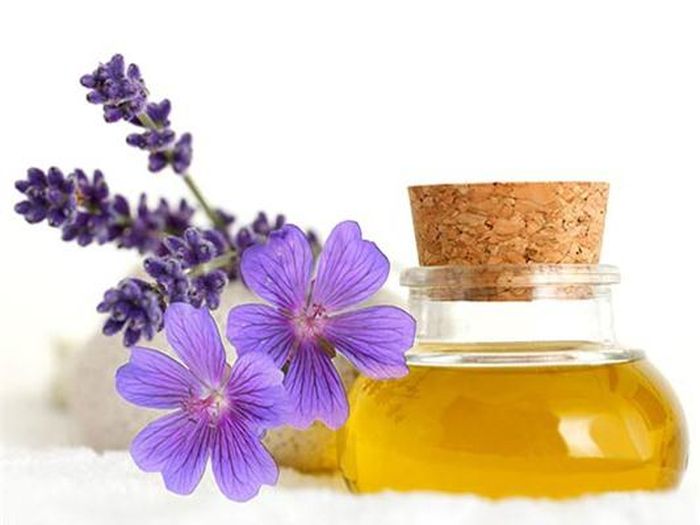 Tinh dầu phong lữ giúp cải thiện độ đàn hồi và săn chắc của làn da