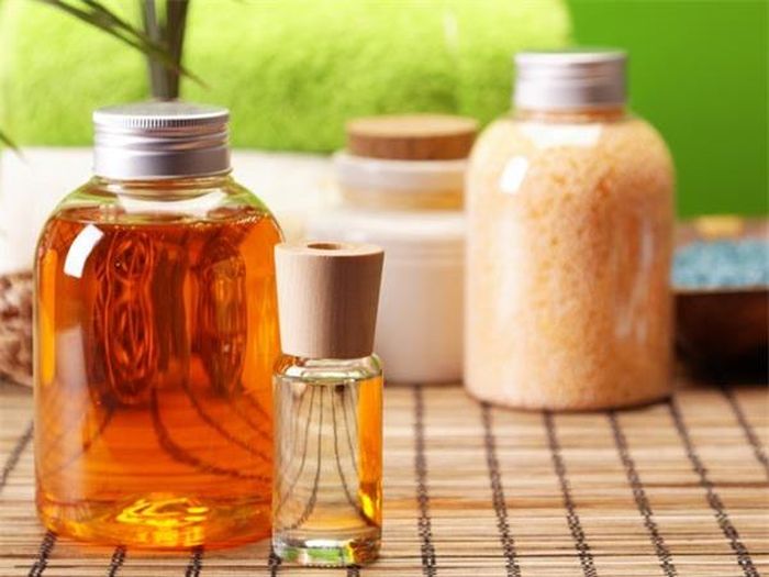 Tinh dầu gỗ đàn hương được xem là “thần dược” chống lão hóa tuyệt vời của thiên nhiên