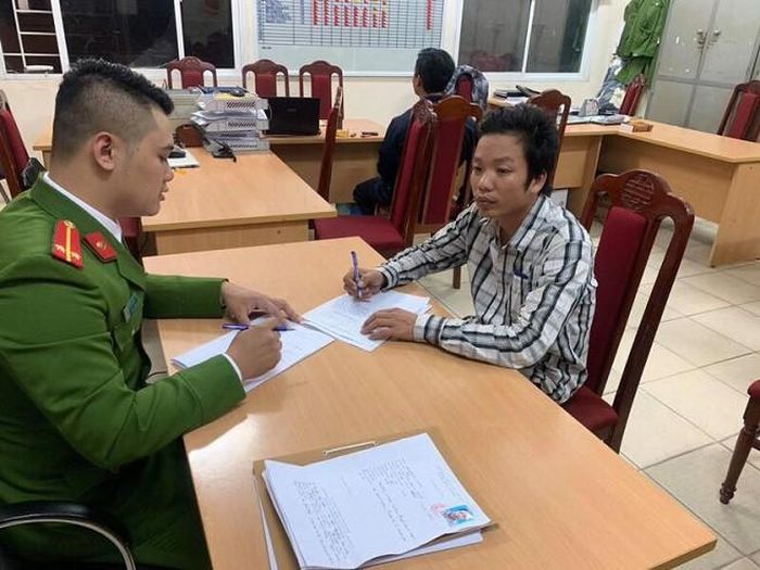 Công an quận Đống Đa lấy lời khai đối tượng Thịnh
