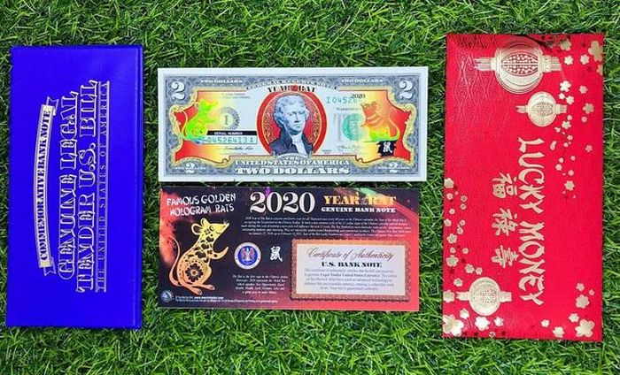 Đồng 2 USD với họa tiết 2 chú chuột mạ vàng