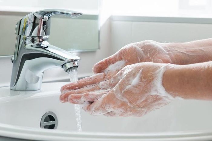 Hầu hết chúng ta đang rửa tay sai phương pháp. Ảnh: Deseret News.