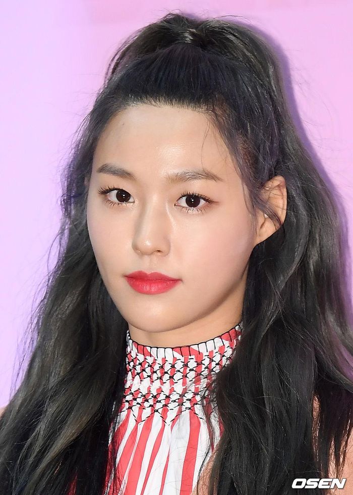 Gần đây, trở lại sau khi tham gia show Queendom và đợt quảng bá ca khúc comeback Come See Me cùng AOA, Seolhyun một lần nữa cho thấy sức hút mạnh mẽ khi tăng hạng ngoạn mục trong BXH thương hiệu cá nhân tháng 12, xếp thứ 3 đầu bảng.