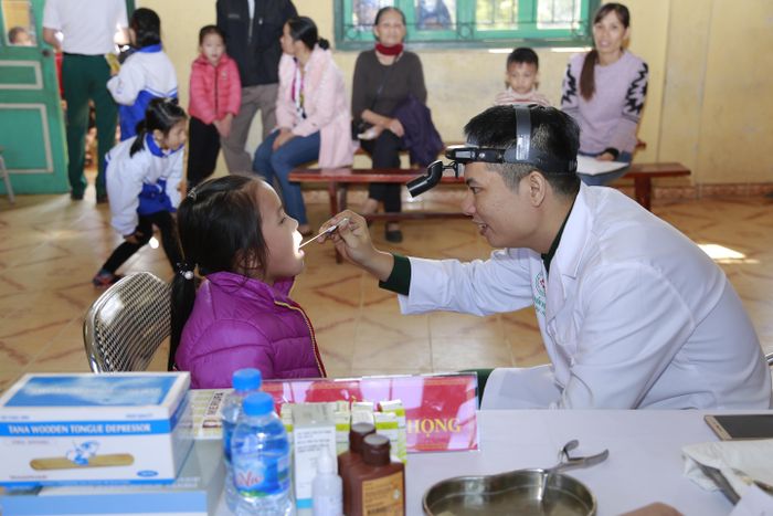  Khám bệnh, cấp thuốc miễn phí cho đồng bào huyện Vị Xuyên (Hà Giang).