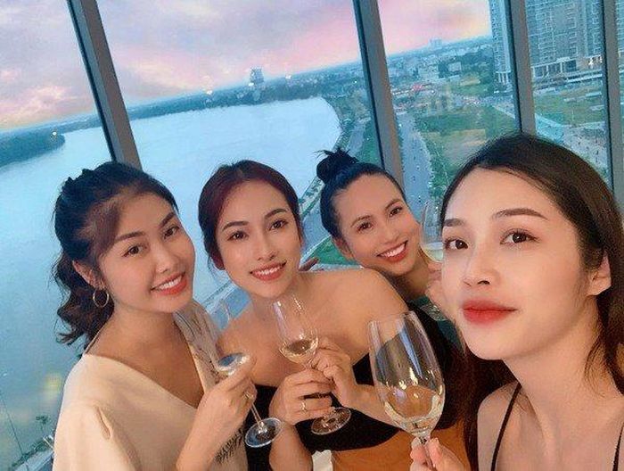 Khoảnh khắc bà xã Dương Khắc Linh, bà xã Lê Hiếu và bà xã Đăng Khôi lên chung một khung hình khiến cộng đồng mạng không khỏi thích thú.
