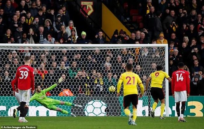 Những sai lầm liên tiếp khiến Manchester United phải nhận thất bại.