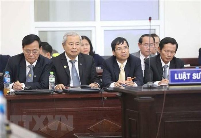 Luật sư bào chữa cho các bị cáo tại phiên tòa. (Ảnh: Doãn Tấn/TTXVN)