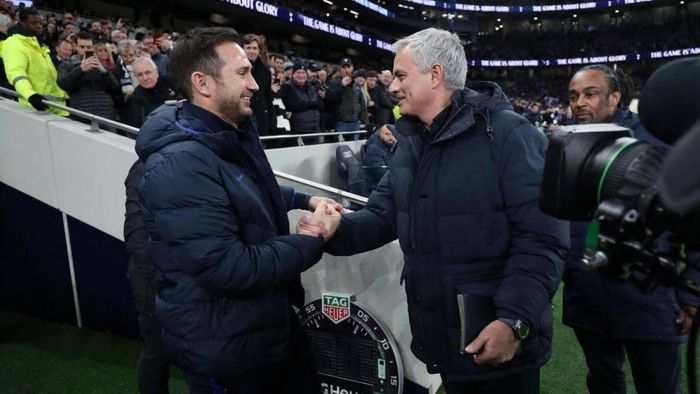 Mourinho đã cố xây dựng một hình ảnh điềm đạm khi làm HLV của Tottenham. Ảnh: DM
