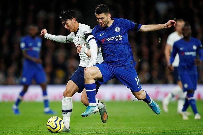 Son Heung-min (trái) trải qua trận đấu đáng quên.