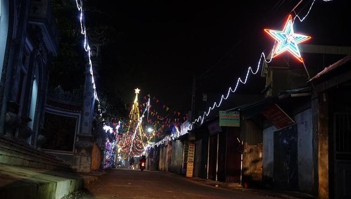 Ban đêm nhiều màu sắc.