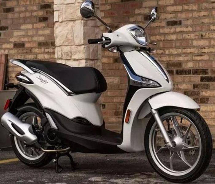 Piaggio trang bị cho Liberty ABS đèn định vị LED, tích hợp trên xi-nhan.