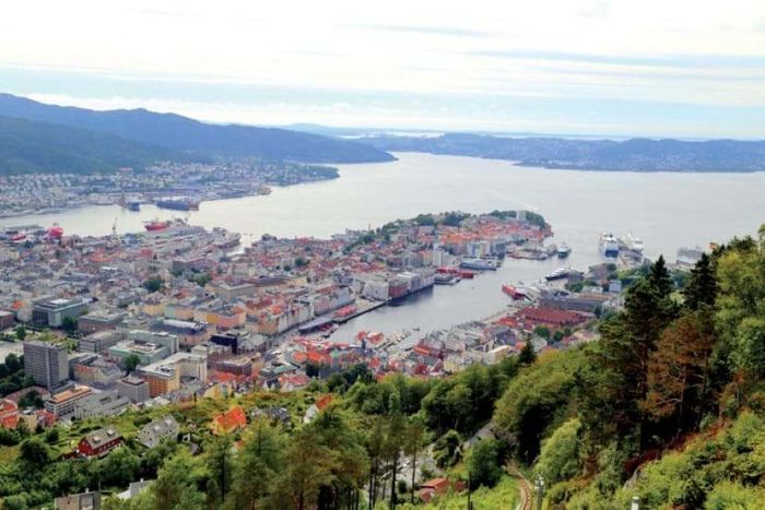 Bergen yên bình nhìn từ đỉnh Fløyen. 
