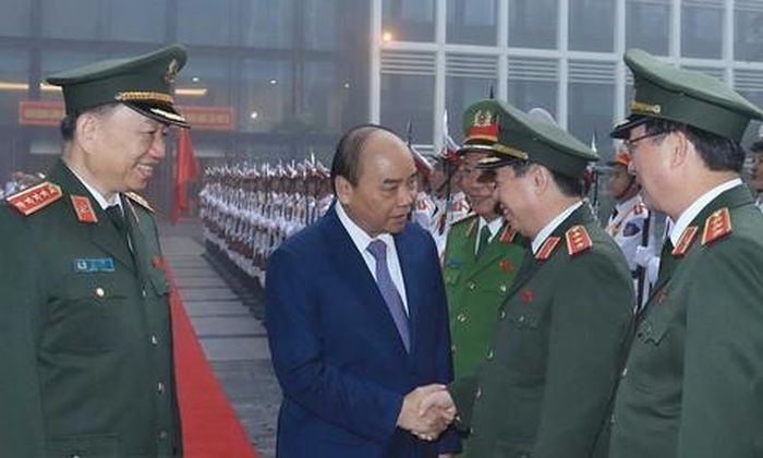 Thủ tướng Nguyễn Xuân Phúc với các đồng chí lãnh đạo Bộ Công an