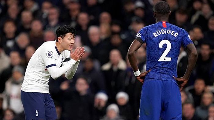 HLV Frank Lampard cho rằng Son Heung-Min xứng đáng nhận thẻ đỏ