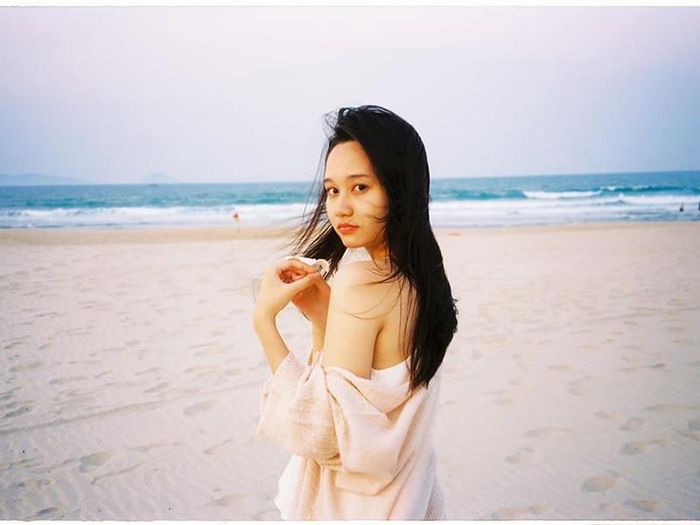 Hot girl sinh năm 1998 có ngoại hình giống nhân vật Hà Lan, đặc biệt là đôi mắt.