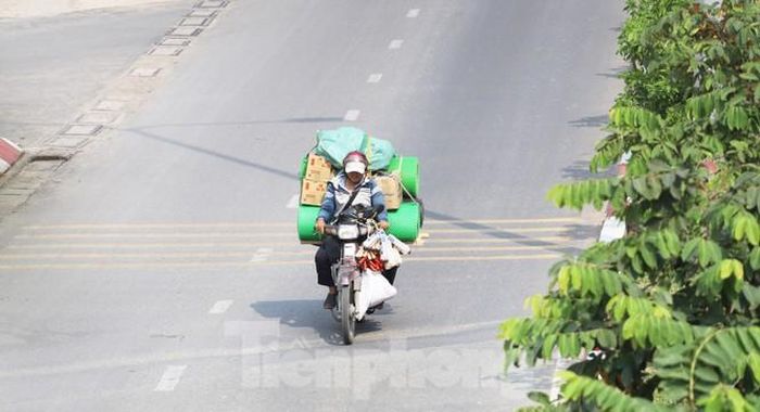 Các xe máy "hết đát” này phần lớn không còi, không đèn, thậm chí không biển số... 