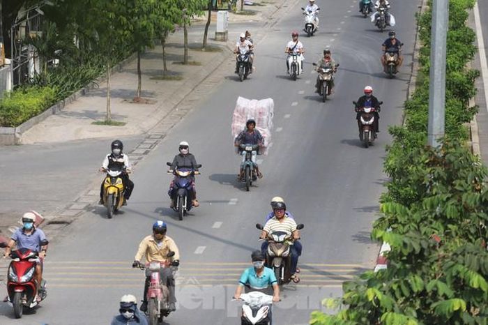 Từ năm 2012, Công an TPHCM đã được UBND TP đồng ý cho nghiên cứu xây dựng dự thảo về quy chế tối thiểu cho lưu hành và niên hạn lưu hành xe mô tô hai, ba bánh, xe gắn máy (kể cả xe điện)...